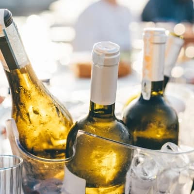 Chilled White Wine: A Refreshing Ingredient for Your Cocktail Creations